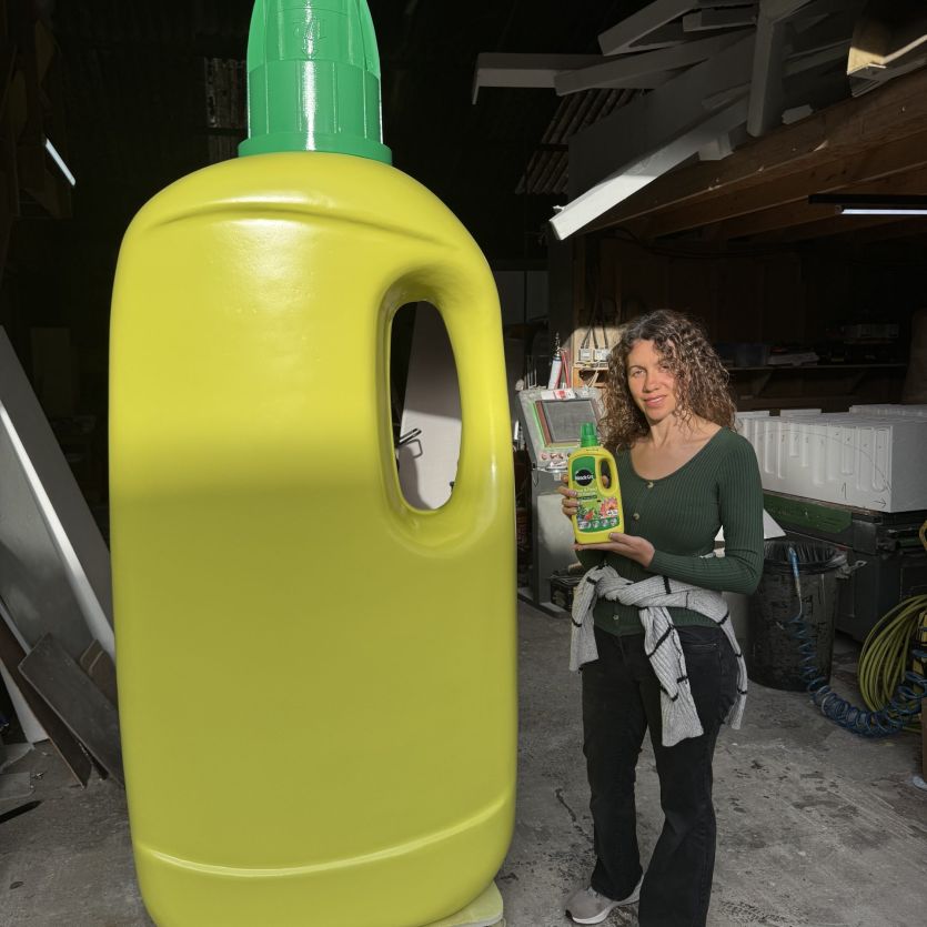 Large Miracle grow model 