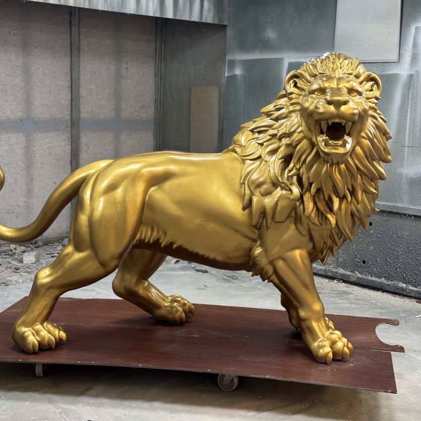 Large golden 3d lion model 