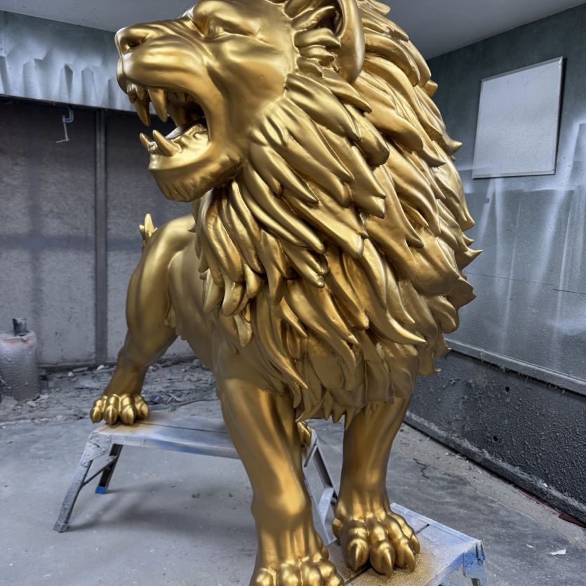 Large golden 3d lion model 