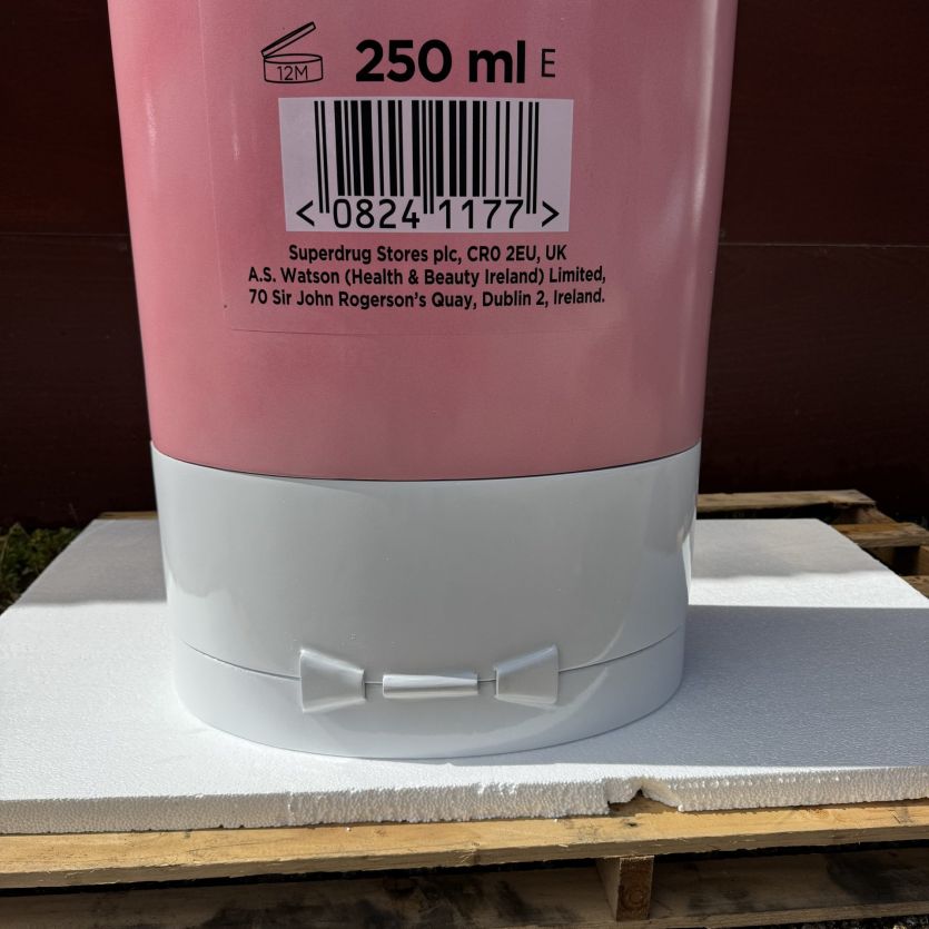 Large shower gel prop