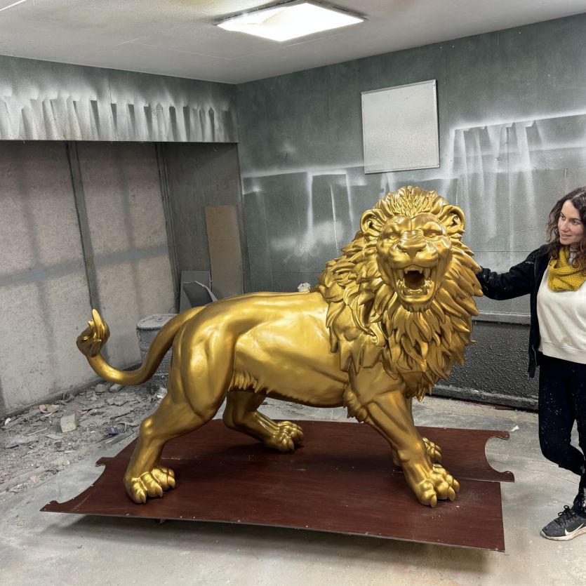 Large golden 3d lion model 