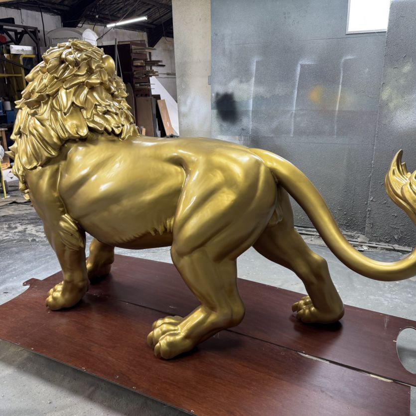 Large golden 3d lion model 