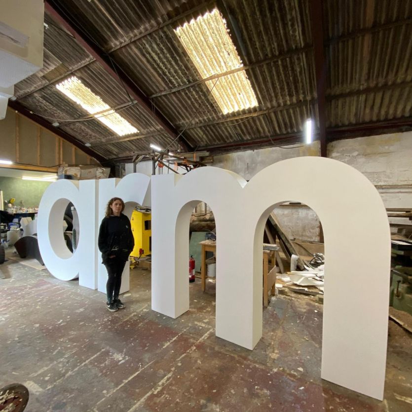 Large 3d letters arm 