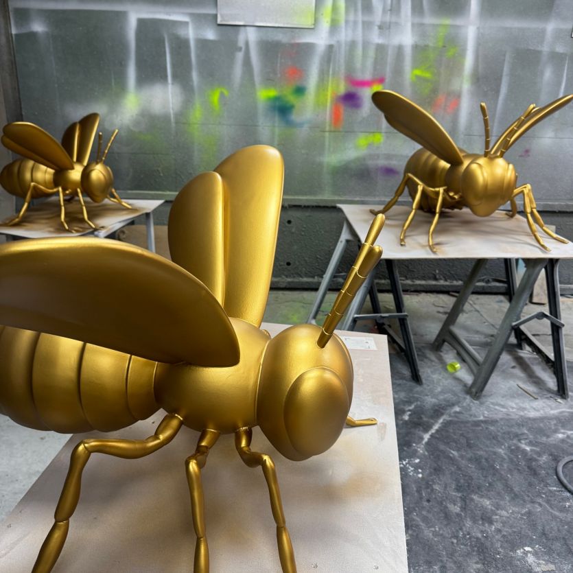 Large golden 3d bee models 