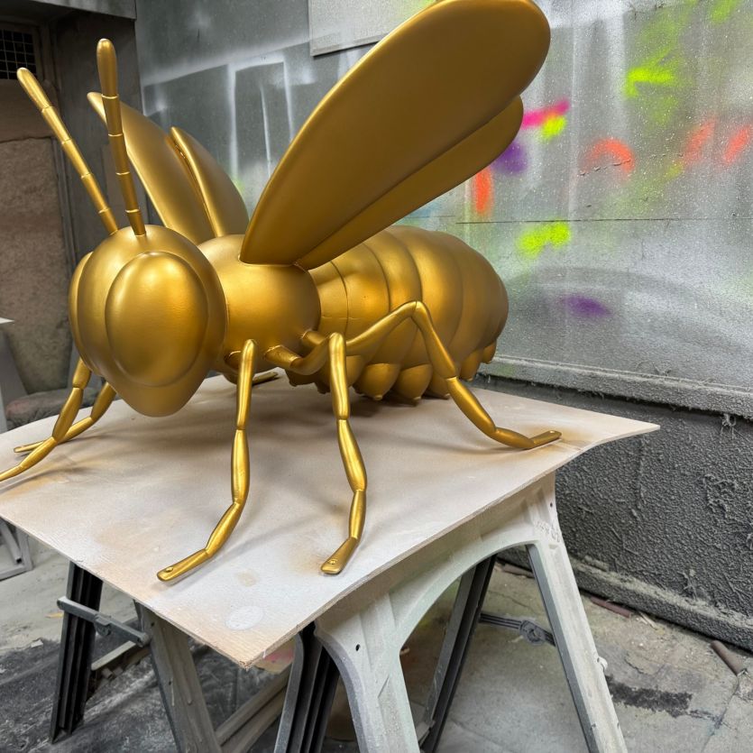 Large golden 3d bee models 