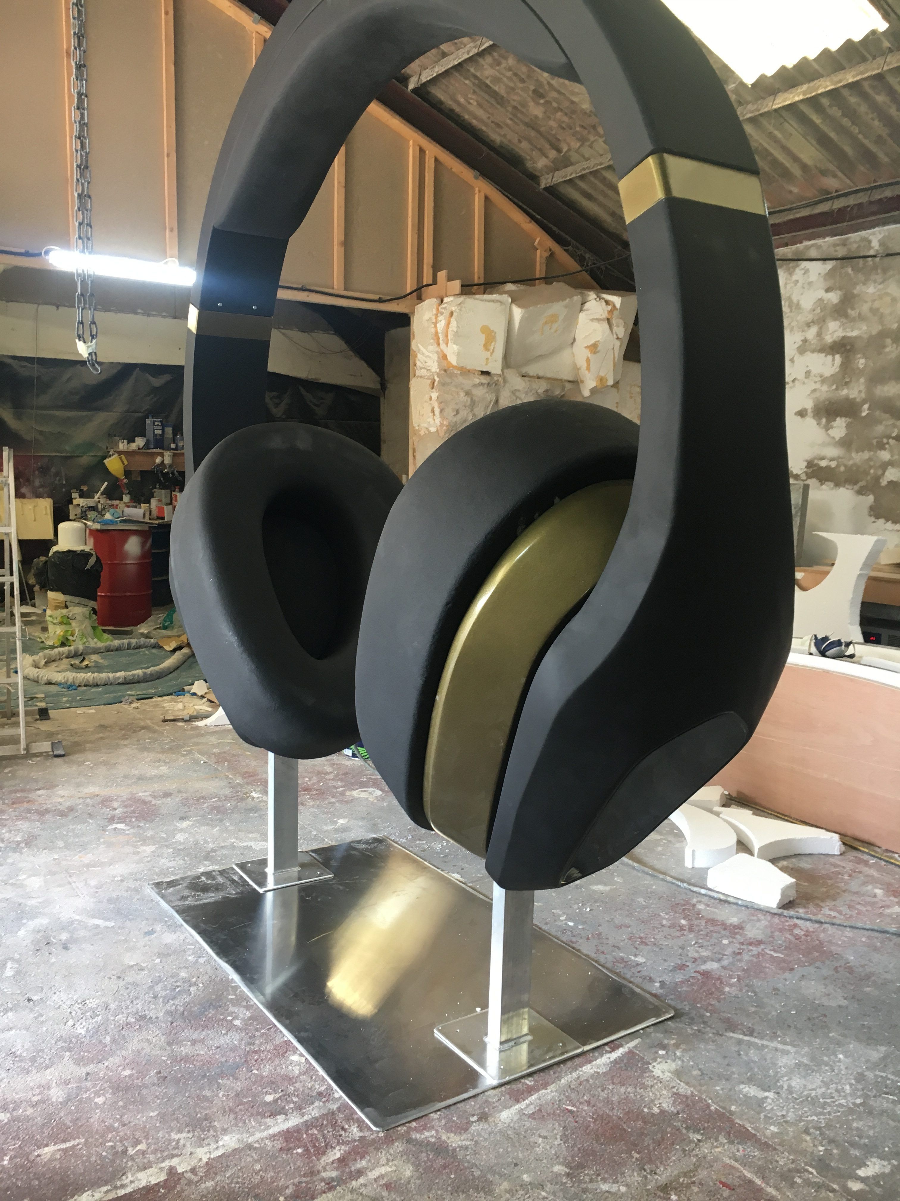 3m high headphones prop