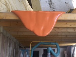 Pouring liquid effect prop for an exhibition